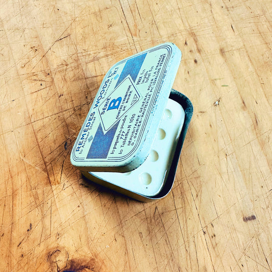 SÉRIE B VINTAGE PARISIAN TIN & CUSTOM PALETTE