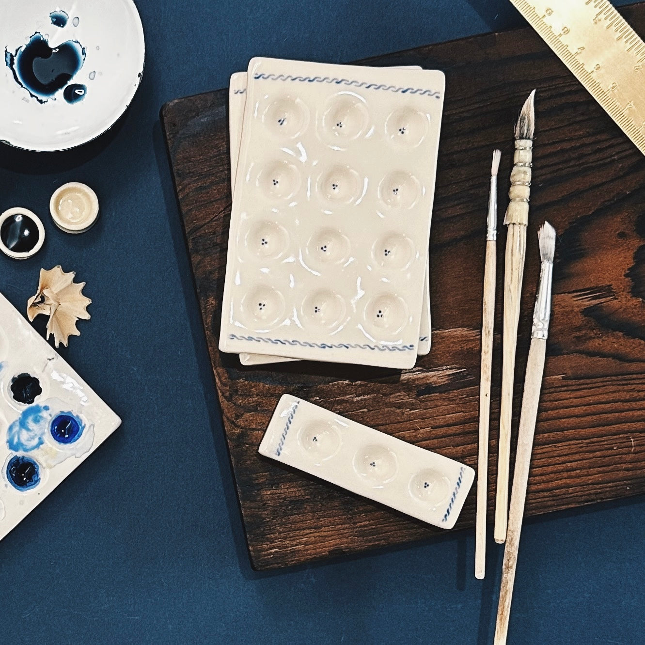 HAND-PAINTED PIGMENT TRAY