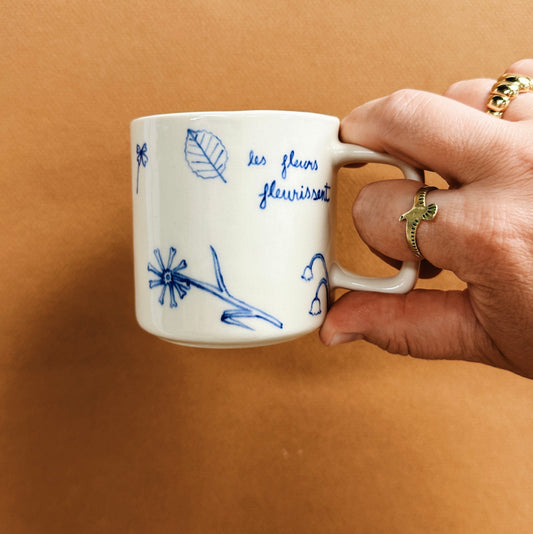 LES FLEURS FLEURISSENT HAND-PAINTED FLOWER MUG