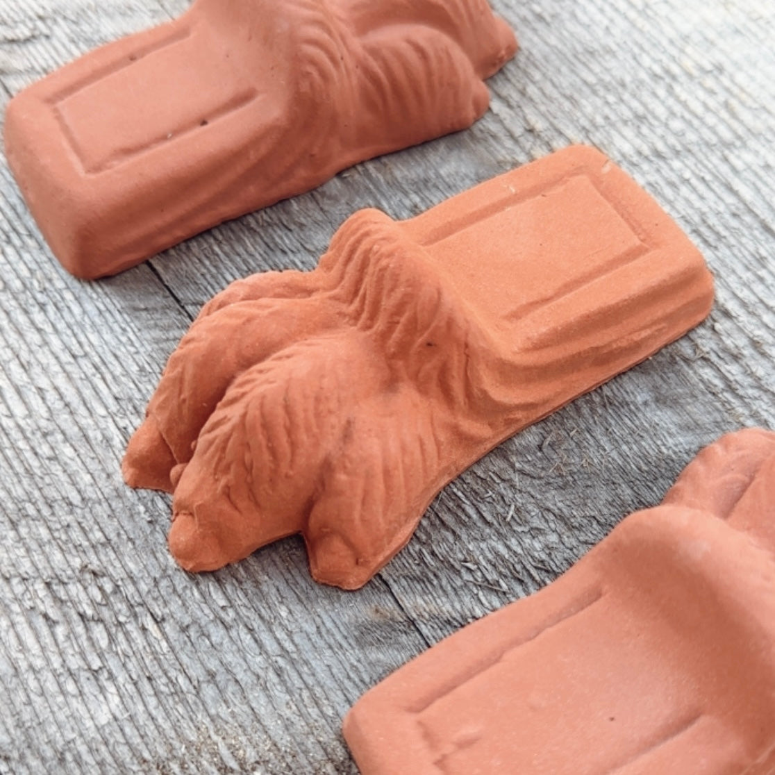 ENGLISH STYLE TERRACOTTA LION POT FEET - MEDIUM