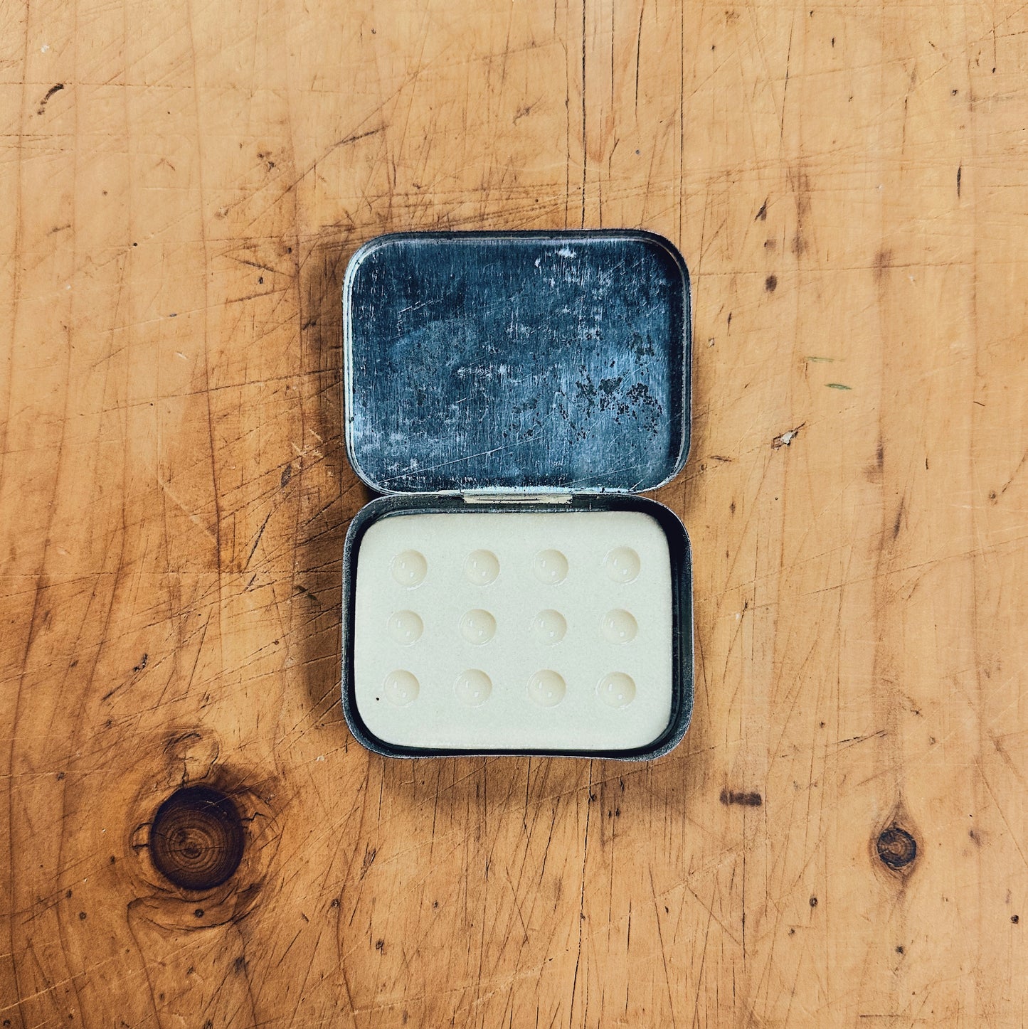 SÉRIE B VINTAGE PARISIAN TIN & CUSTOM PALETTE