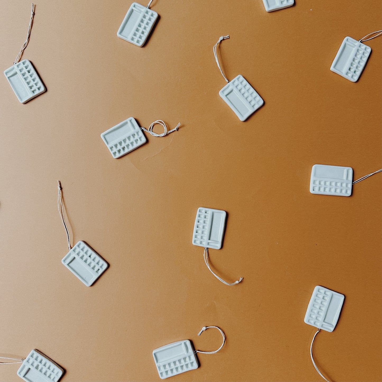 GLOSSY WHITE STANDARD PALETTE ORNAMENT - SUGARHOUSE CERAMIC CO.