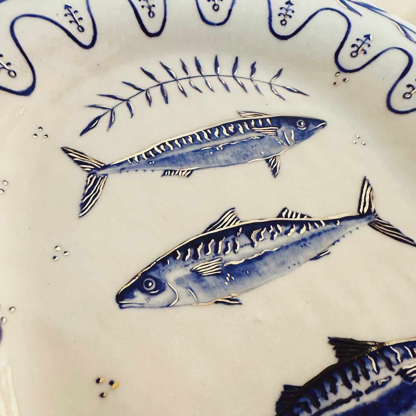 HAND-PAINTED HEIRLOOM PLATTER, TRINKET TRAYS & WIGGLE DISH