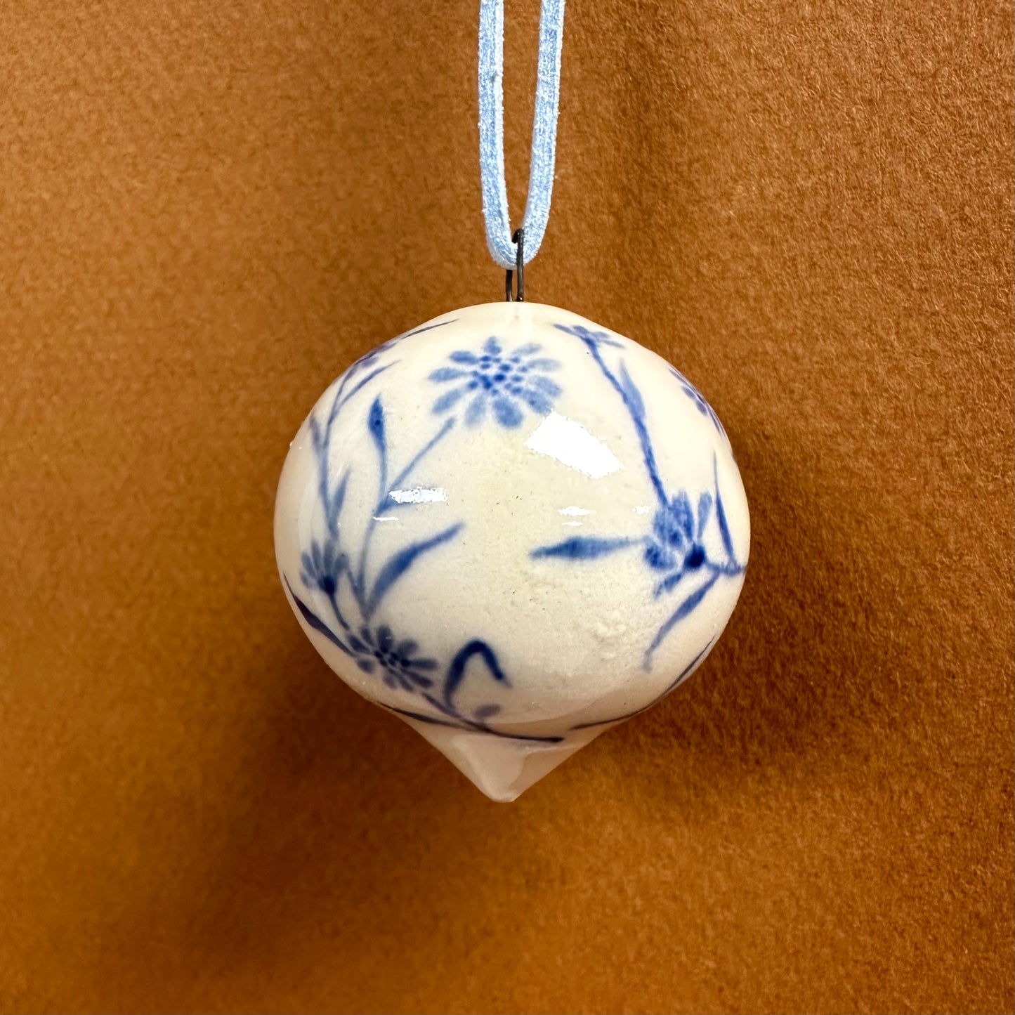 FLOWERED CHRISTMAS BAUBLE