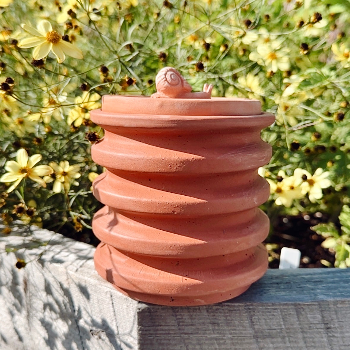 HANDMADE TERRACOTTA WATER OLLA WITH SNAIL LID