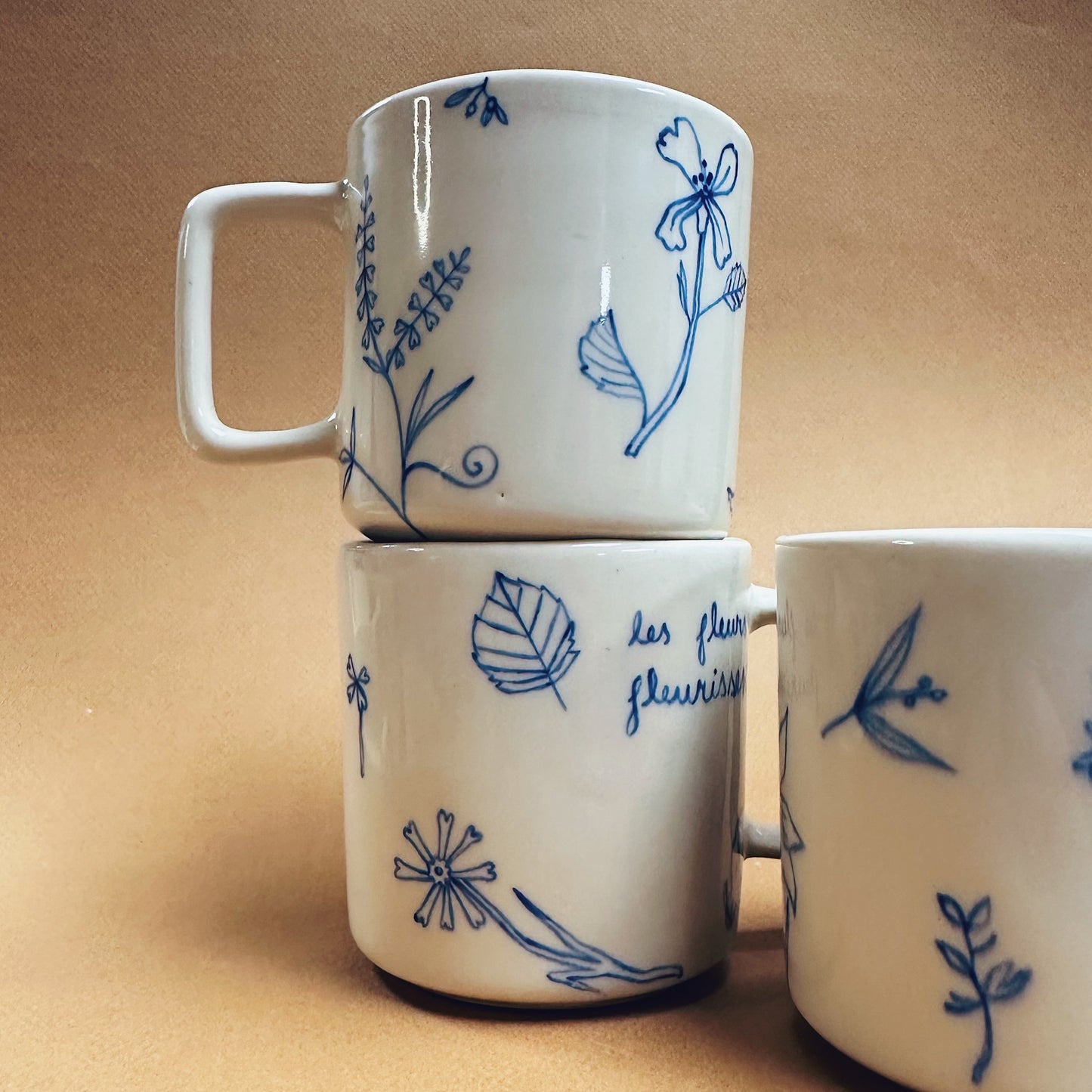 LES FLEURS FLEURISSENT HAND-PAINTED FLOWER MUG
