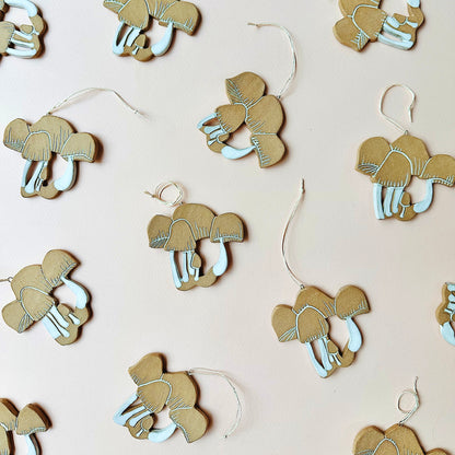 CLUSTERED OAK WOODLOVER MUSHROOM ORNAMENT