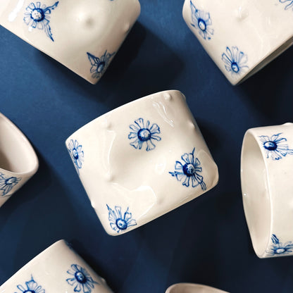 HAND-PAINTED FLOWER SQUEEZE MUG