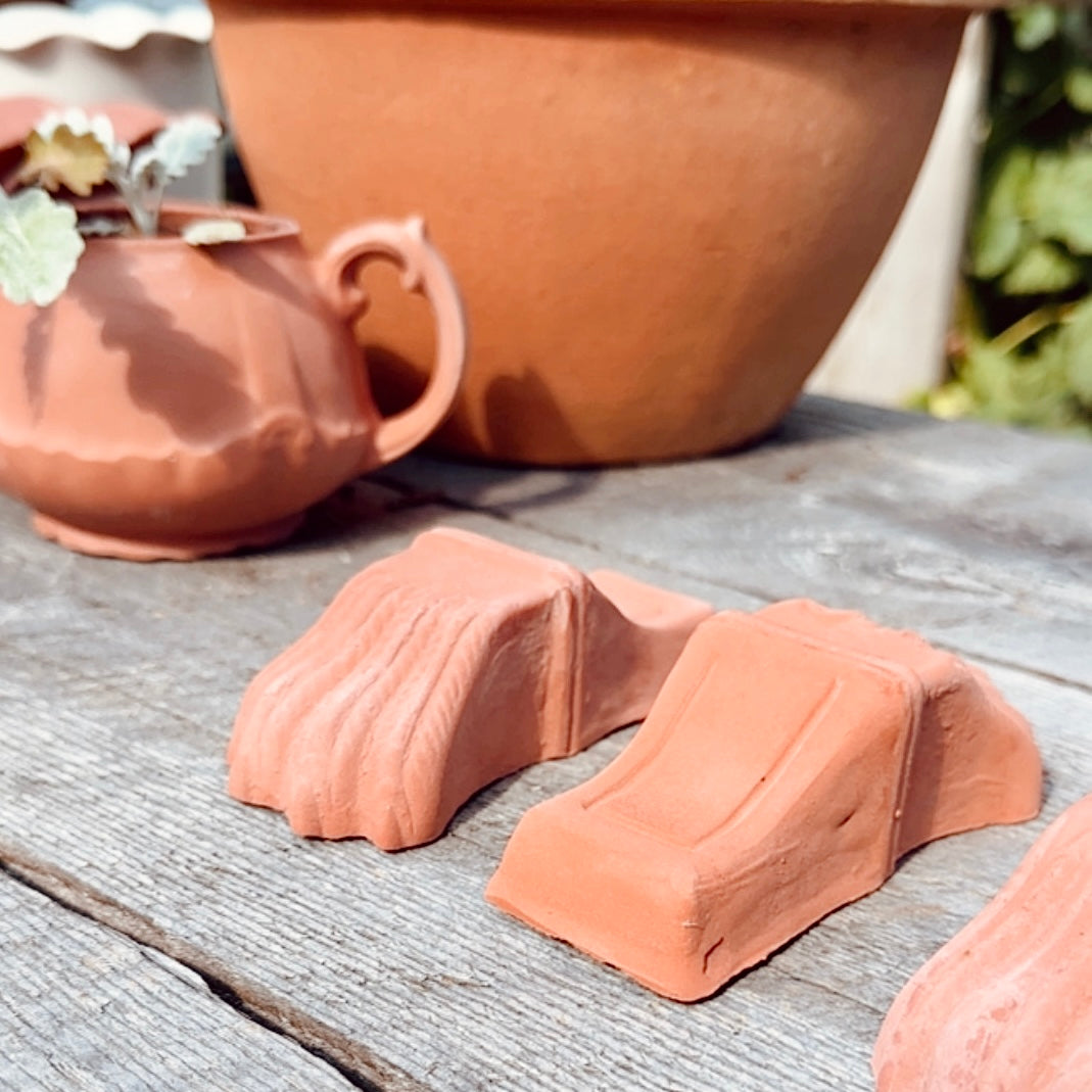 ENGLISH STYLE TERRACOTTA POT FEET - LARGE