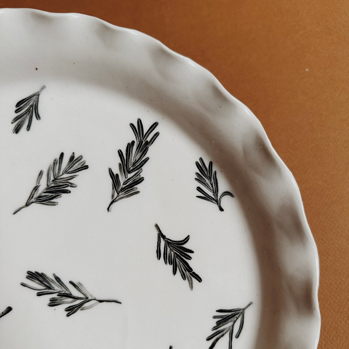 SCALLOP EDGED ROSEMARY HEIRLOOM PLATTER - SUGARHOUSE CERAMIC CO.